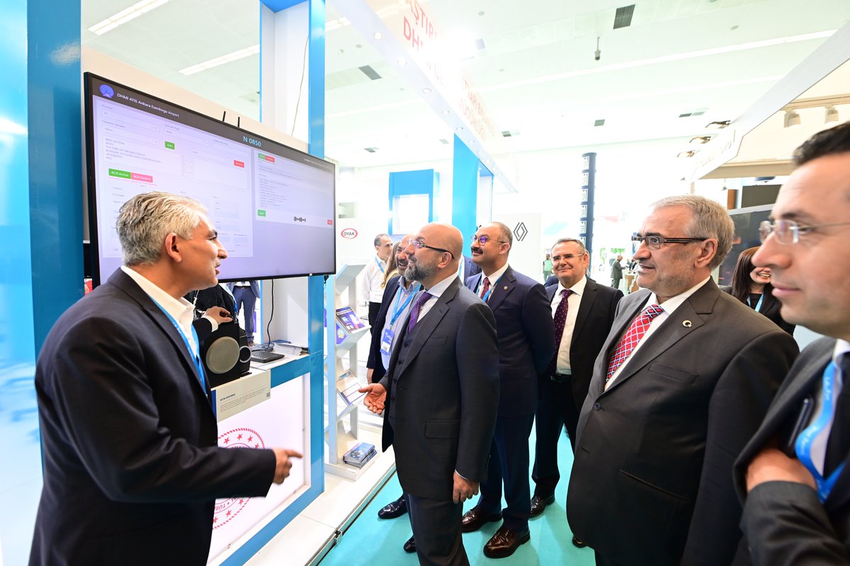 dhmikurumsal's tweet photo. ATO Congresium'da düzenlenen "4. Verimlilik ve Teknoloji Fuarı" açılışı Cumhurbaşkanı Yardımcısı Fuat Oktay’ın katılımıyla gerçekleştirildi.

Açılış törenine katılan YK Başkanı ve Genel Müdürümüz Hüseyin Keskin, millî proje ve sistemlerimizin sergilendiği standımızı ziyaret etti. https://t.co/SVEZr4jnd5