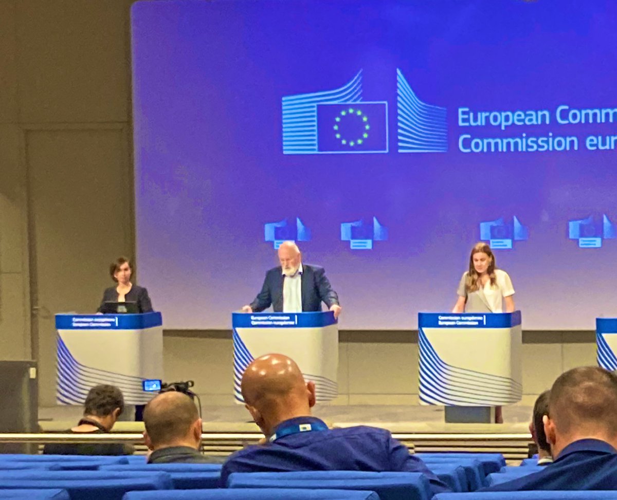 CKattami's tweet photo. Big day for the Union today. 

#RepowerEU aims to replace Russian fossil fuels by saving energy, diversifying energy imports away from fossil fuels &amp; accelerating the clean energy transition.

High time to end our energy dependence on Russia. https://t.co/aXbpuAoZQv