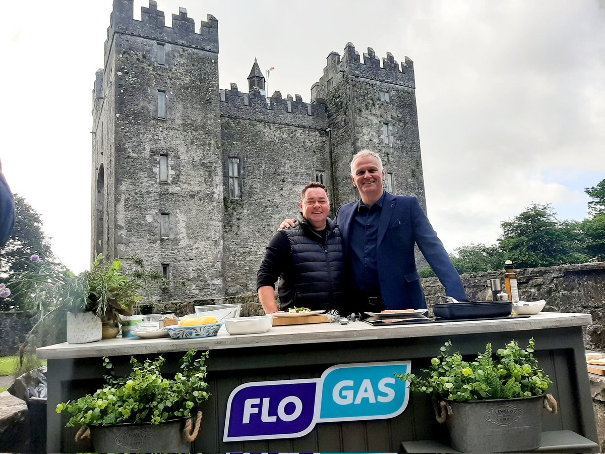 KenMaguireDemos's tweet photo. What a great morning #filiming with #RTE #todayshow @daith_ose @nevenmaguire
@RTEToday #flogas 
On at 4:10 today enjoy the show!

#cookery 
#demonstration 
#ireland 
#chefs 
#discoverireland 
#goodfood
See our website at: 
https://t.co/HjTiFXLKzh https://t.co/CLnIL4hzP9