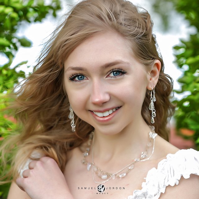 ImagesJordon's tweet photo. Sophia graduates from high school really soon!
#LSWTitans #classof2022 #graduatingsoon #highschoolgraduation #seniorportraitsession https://t.co/iOrMwK9JC0