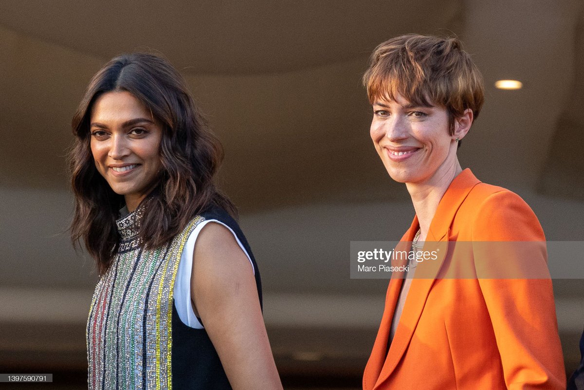 bollywoodfcthai's tweet photo. หนูทีป ดีปิก้า กับลุคสบายๆ ก่อนจัดเต็มเดินพรมแดงค่ะ

#DeepikaPadukone #DeepikaAtCannes 
#BollywoodAtCannes #CannesFilmFestival2022 #Cannes2022 #Cannes
#Bollywood #BollywoodNewsAndGossip
#หนังอินเดีย​ #บอลลีวูด https://t.co/d7G1B3mbjT