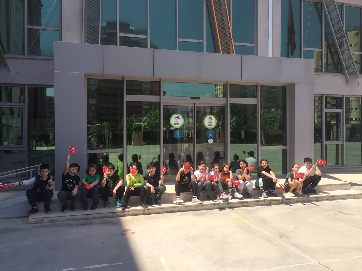 TemurHuseyin's tweet photo. İtü Eta Vakfı Özlüce Ortaokulu olarak 4.sınıf öğrencilerimize ortaokulu gezdirerek etkinliklerle ortaokulu tanıttık. @KvancBarlas @aslihanc79 @BanuGeylani @SelinDogduAydin @denda_f @eceyanikkk https://t.co/k0PLXKjmcC