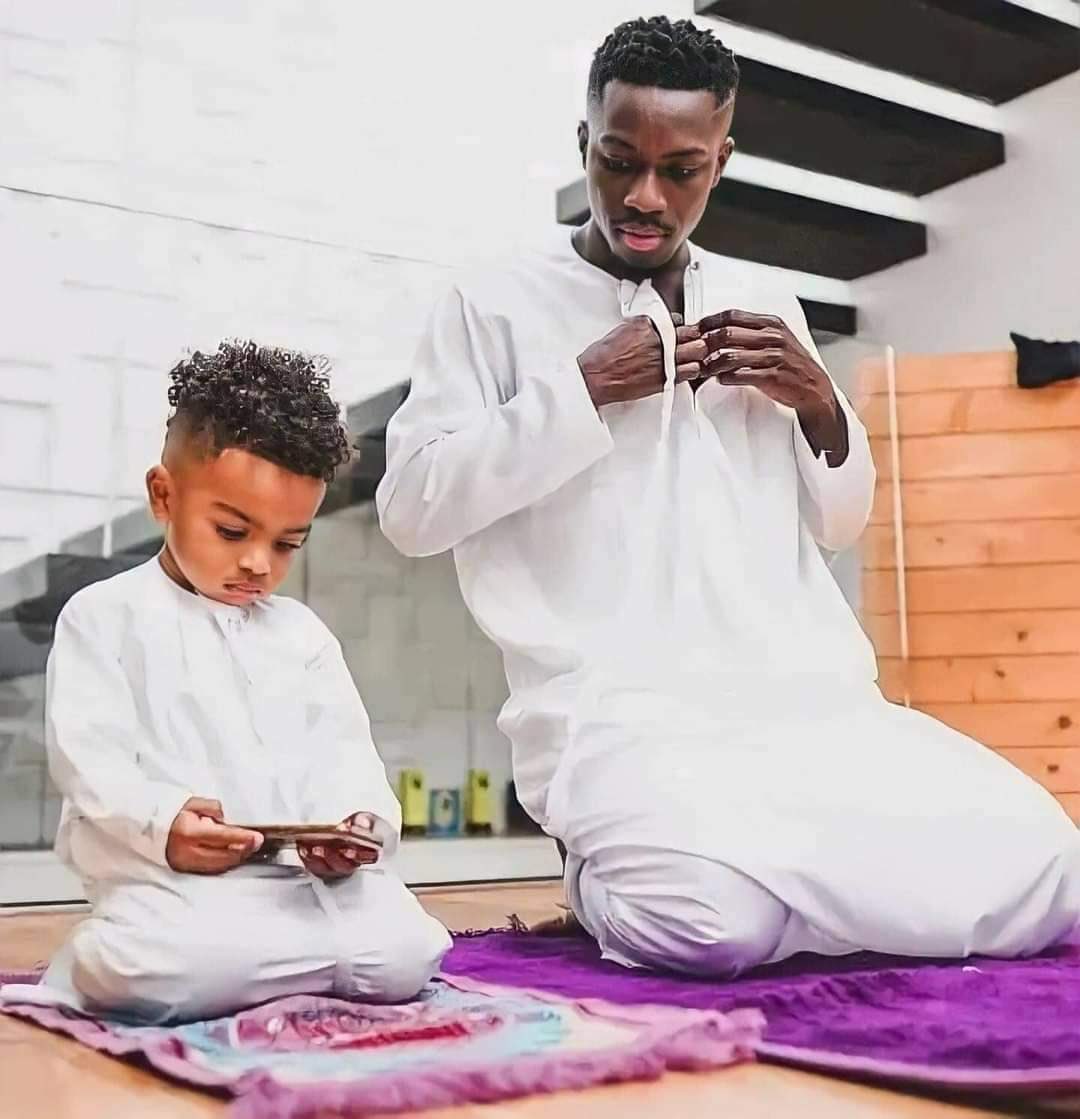 i_moha_77's tweet photo. كلنا ادريسا غايي ♥️

الاعب يواجه عىْصريه كبيره من الاتحاد الفرنسي و واجبنا كمسلمين دعمه لانه رفض دعم الىىىًوادْ كلنا معه
#WeAreAllIdrissa
@IGanaGueye https://t.co/tlp0LbKQLF