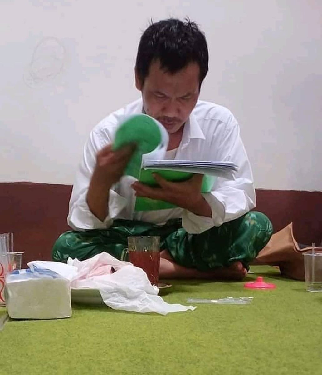 alfinrizalisme's tweet photo. “saya mohon, siapa pun yang mencintai agama ini (islam) harus banyak membaca. jangan menuruti emosi (nafsu), kemudian emosi (nafsu) itu diatasnamakan agama.”

—gus baha https://t.co/0bUeIIqLfV