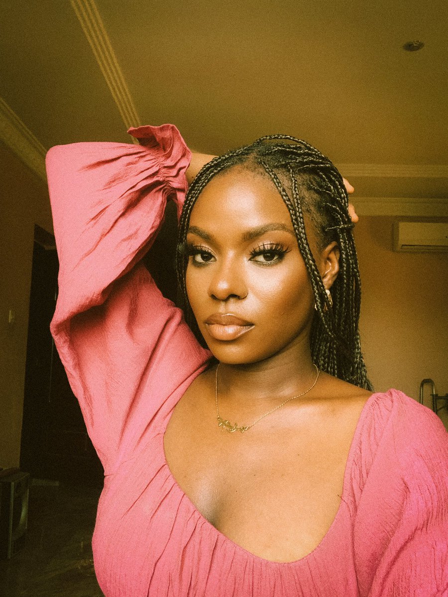 mimi_xx_'s tweet photo. I don’t always take a selfie, but when I do…it BANGS 😻😻🥰 https://t.co/oWCjhVtgum
