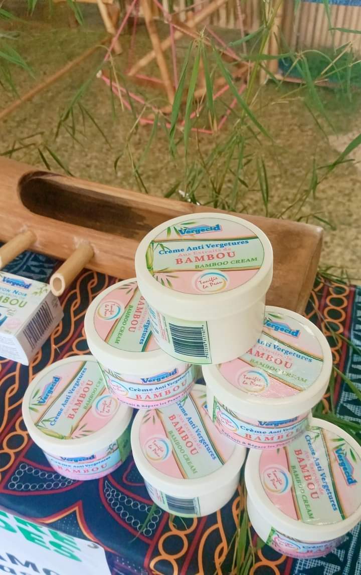 TheCameroonianZ's tweet photo. #MadeInCameroonDay
Le thé de Bambou, savon au charbon noir et la crème anti vergetures.
Contact WhatsApp : 656856479 https://t.co/F9lx9MRP7S