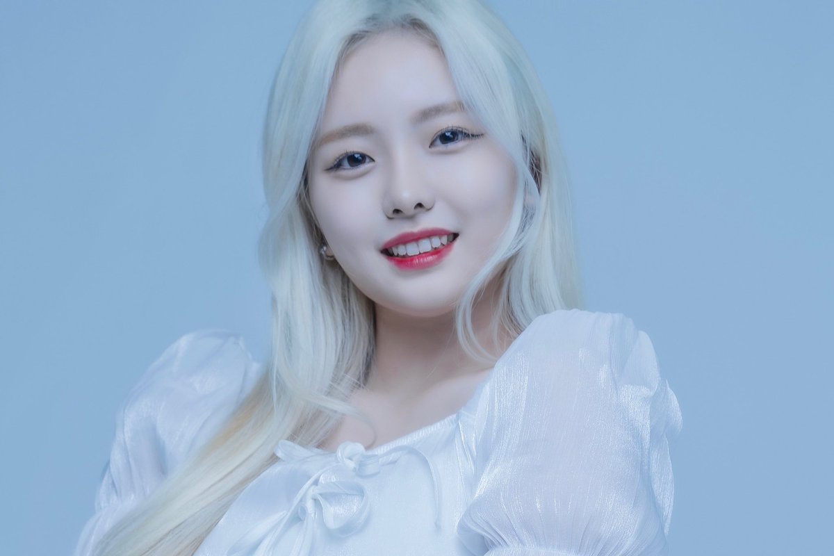 IOLITEBrasil's tweet photo. E TEMOS NOSSA TERCEIRA MEMBRO REVELADA!
Seja bem-vinda KURUMI💗

Nome: KURUMI (쿠루미)
Nascimento: 31.10.2001

#IOLITE #아이올라이트 
#KURUMI #쿠루미 https://t.co/EkqFZENNlp
