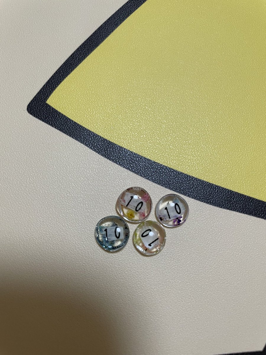 potek0u0's tweet photo. ポケカにハマって、かわいいダメカン欲しくてレジンで自作中。毎日ちょこちょこ作っていこう…
#ダメカン #レジン #ポケカ https://t.co/REphyHHKfi