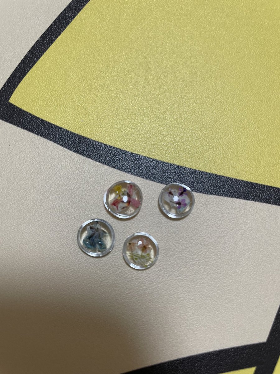 potek0u0's tweet photo. ポケカにハマって、かわいいダメカン欲しくてレジンで自作中。毎日ちょこちょこ作っていこう…
#ダメカン #レジン #ポケカ https://t.co/REphyHHKfi
