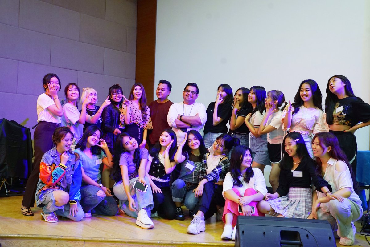 WeCanBeWinners's tweet photo. Mau tau kegiatan Winners selama karantina? Yups, Winners mendapatkan pelatihan vokal oleh kak Marta &amp; kak Joka, mulai dari artikulasi, body position, ketepatan nada, harmonisasi, &amp; stage act yg nantinya akan berguna saat tampil di depan panggung. #karantina #wecanbewinners #wcbw https://t.co/GWu7eKJR2c