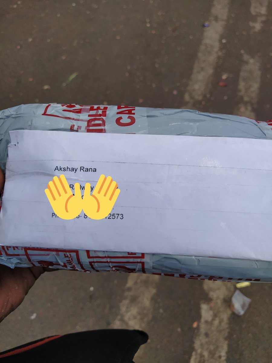that_roger_rana's tweet photo. Today received my #TaskMaster3 surprise, I must say it's #GreaTerThanYouSee.
#realmeTurns4
@sarthak_mehta19 & team a big thanks. ๐๐
Guess the product guys:
@thejastheju @PYY10101 @avivek140
@janardansingh09 @ayincreator
@sanskartrc
@NavjyotkaurVirk
@SukhSingh022
Task 4 u ๐ https://t.co/u1Jg5eSXTC