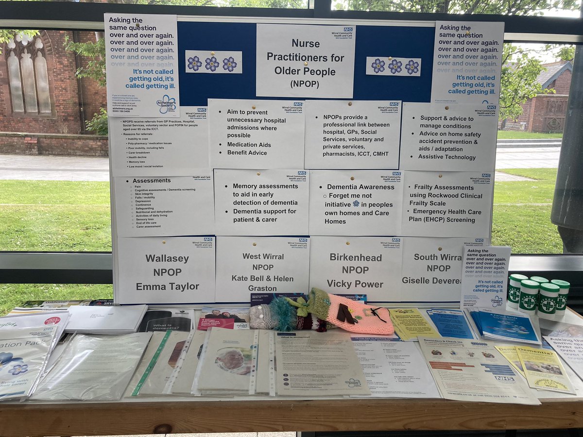 embotaylor21's tweet photo. Great to be able finally hold a Dementia Awareness event again in St Catherine’s Health centre to let people living with dementia and their carers know what is available to help them live well and promote early diagnosis. 💙🌸💜 @wchc_nhs #DementiaActionWeek https://t.co/ctfx09L8b2