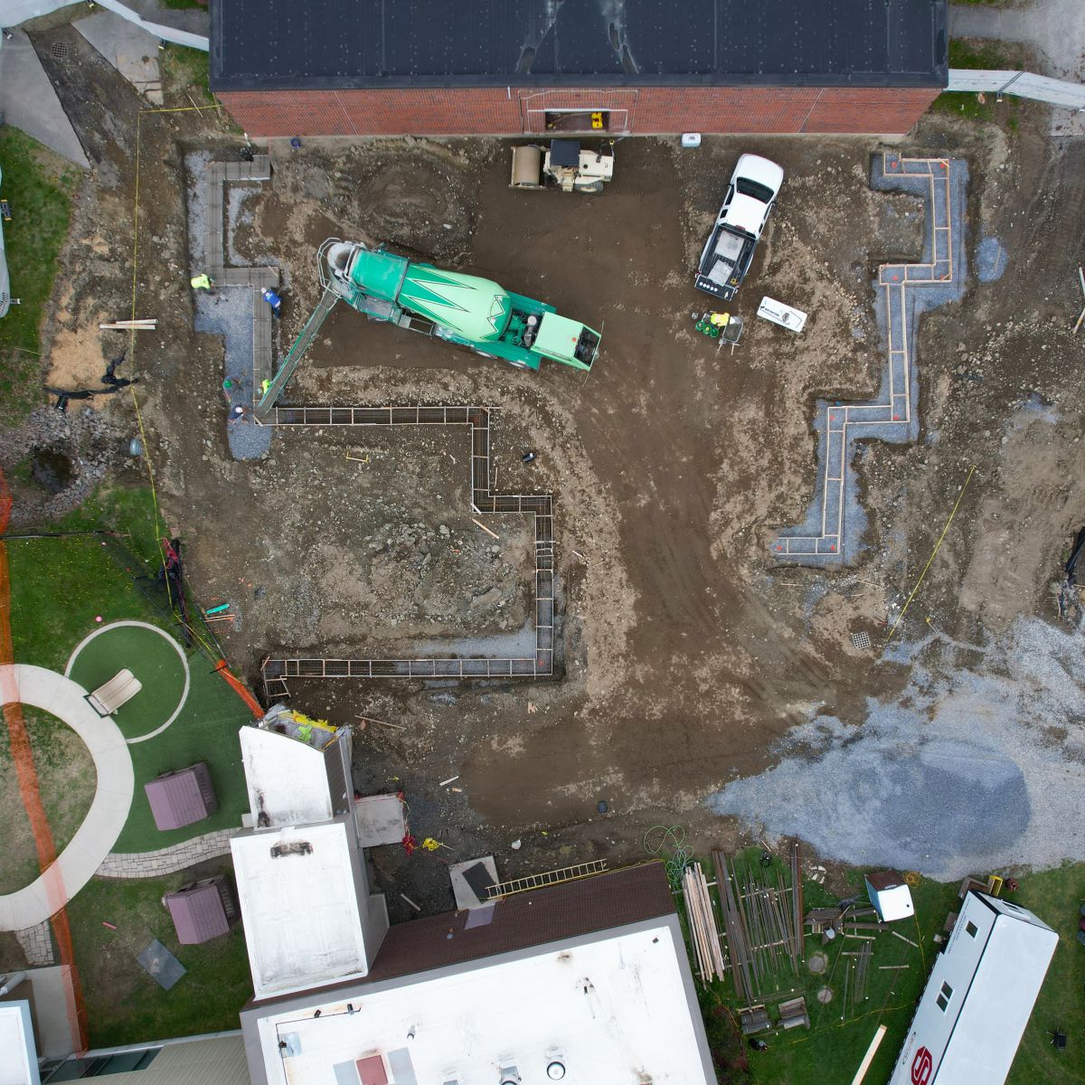 Our skilled crews are “doing their thing” on yet another local project.

Keep up the great work! You are appreciated!

 #construction #sheridanconstruction #Sheridan  #employees #employeespotlight