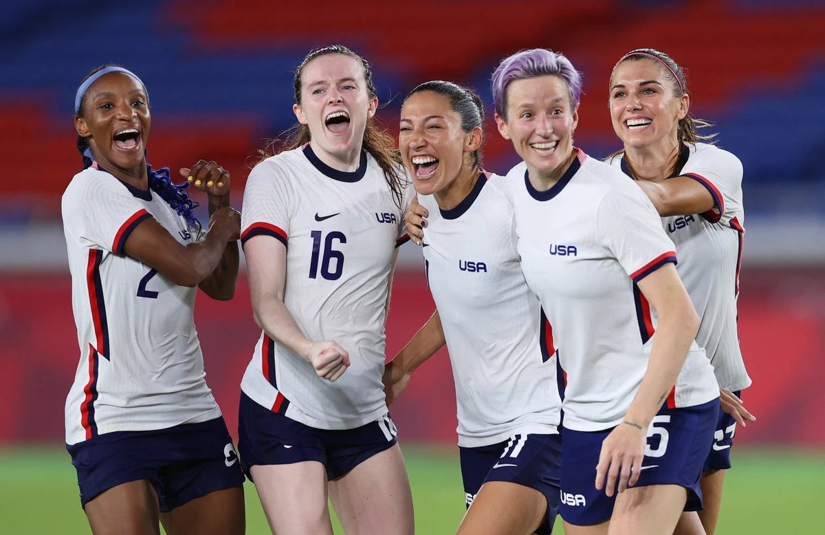 JoePompliano's tweet photo. BREAKING: US Soccer has announced a new CBA that guarantees equal pay for its men's &amp; women's teams.

The unequal payments they receive from FIFA &amp; the World Cup will be pooled together and shared equally among the members of both teams.

The US is the first country to do this. https://t.co/UiJyoa58tJ