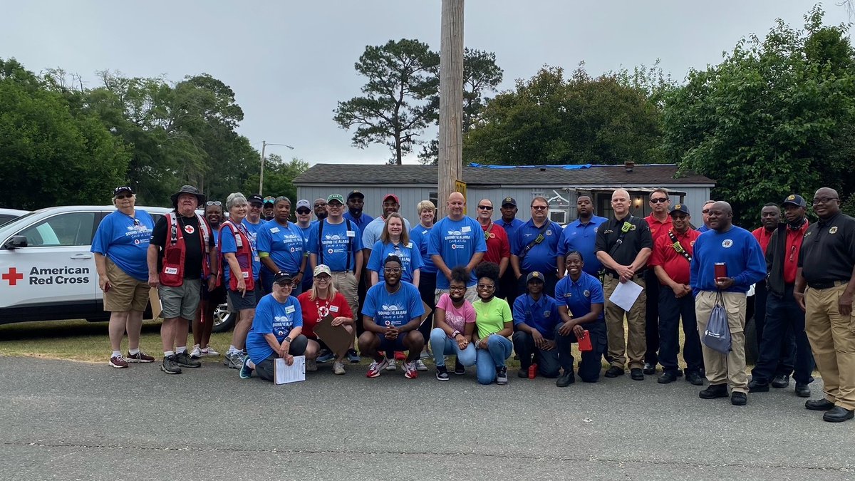 GARedCross's tweet photo. Look at our Albany #SoundTheAlarm 🚨 team in action installing FREE smoke alarms and helping to save lives! THANK YOU to all the dedicated #volunteers and staff putting in the work to make a difference in the community.  #EndHomeFire https://t.co/xB6Ik7WzLx