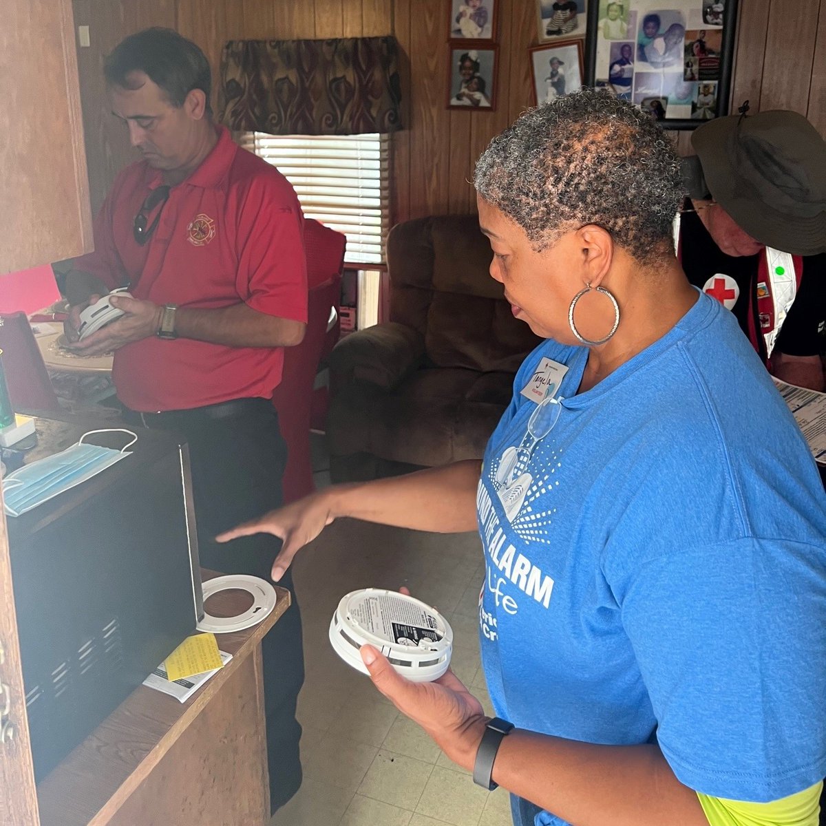 GARedCross's tweet photo. Look at our Albany #SoundTheAlarm 🚨 team in action installing FREE smoke alarms and helping to save lives! THANK YOU to all the dedicated #volunteers and staff putting in the work to make a difference in the community.  #EndHomeFire https://t.co/xB6Ik7WzLx