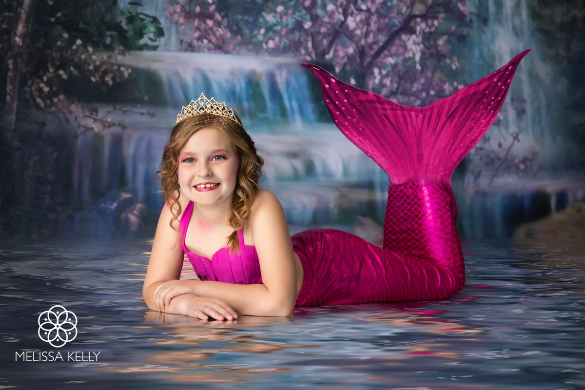 🐠 S U P E R 🌊 splash fun in the studio with all the mermaids for our Limited Edition Session 

To check out our upcoming Limited Edition Sessions, ➡️ mkportraitco.com/limited-editio…