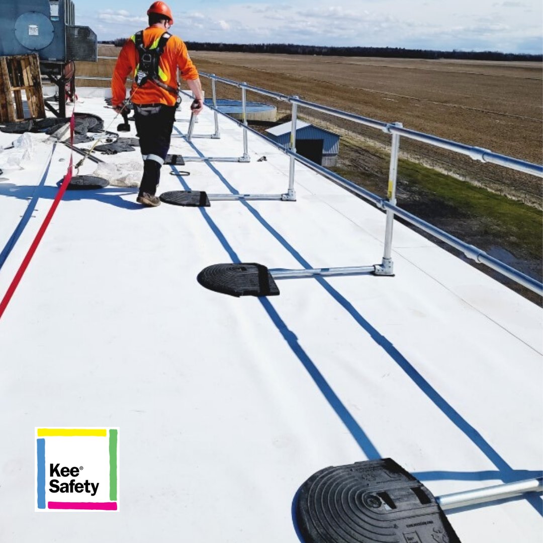 KeeSafety_CA's tweet photo. Today, we are happy to share with you a recently completed project with Diana Pet Food Canada located in the province of Quebec. The facility had many roof-level transitions with #unprotectededges, leaving a serious #fallhazard for anyone accessing the roof. #KeeSafety https://t.co/D8yyG5xwq5