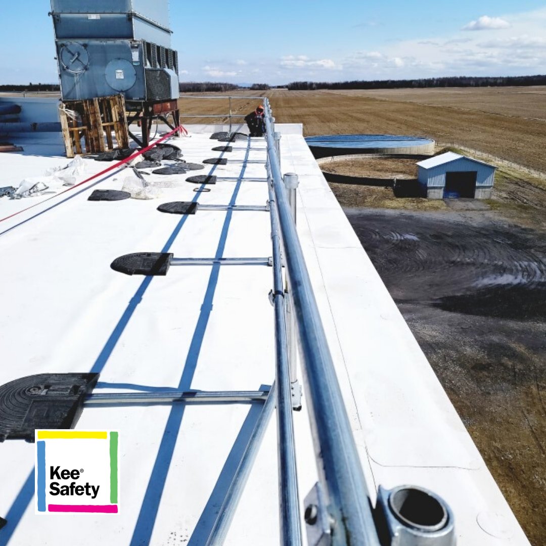 KeeSafety_CA's tweet photo. Today, we are happy to share with you a recently completed project with Diana Pet Food Canada located in the province of Quebec. The facility had many roof-level transitions with #unprotectededges, leaving a serious #fallhazard for anyone accessing the roof. #KeeSafety https://t.co/D8yyG5xwq5