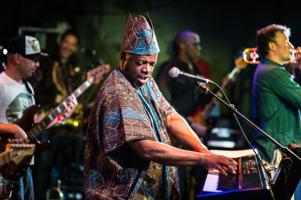 cockpittheatre's tweet photo. At May's @jazzintheround we're joined by @justinthurgur &amp; Dele Sosimi (1st picture) celebrating the release of Justin's new album ‘Many Faces’.
+ the Dominic Ingham Quintet @ingham_dominic opening the night.
Mon 30 May 8pm
https://t.co/zVqQHHnEhE
#jazzintheround #jazz #londonjazz https://t.co/TOW9sDIl1R
