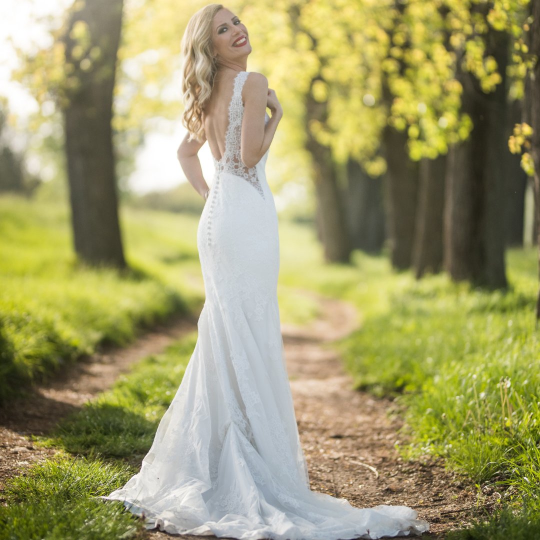 HallakWeddings's tweet photo. Spring brides! We are here for both your pre and post wedding fashion Care. Ask about our #alterations, cleaning, finishing and post wedding preservation. Learn more https://t.co/f5EpkFg1vV
#SpringBride #SpringWedding https://t.co/1sx2l5GPs5