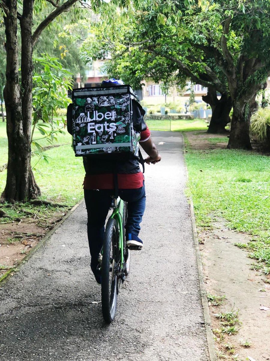 Welikumbura's tweet photo. Some seem to portray this as a forward step. A more eco-friendly initiative by @Uber riders in #SriLanka.
Well, it is not. There is a massive #FuelShortage in the country &amp; fuel price is exceptionally high. These riders are trying to make a daily living.

#lka #SriLankaCrisis https://t.co/4GfYgesef9