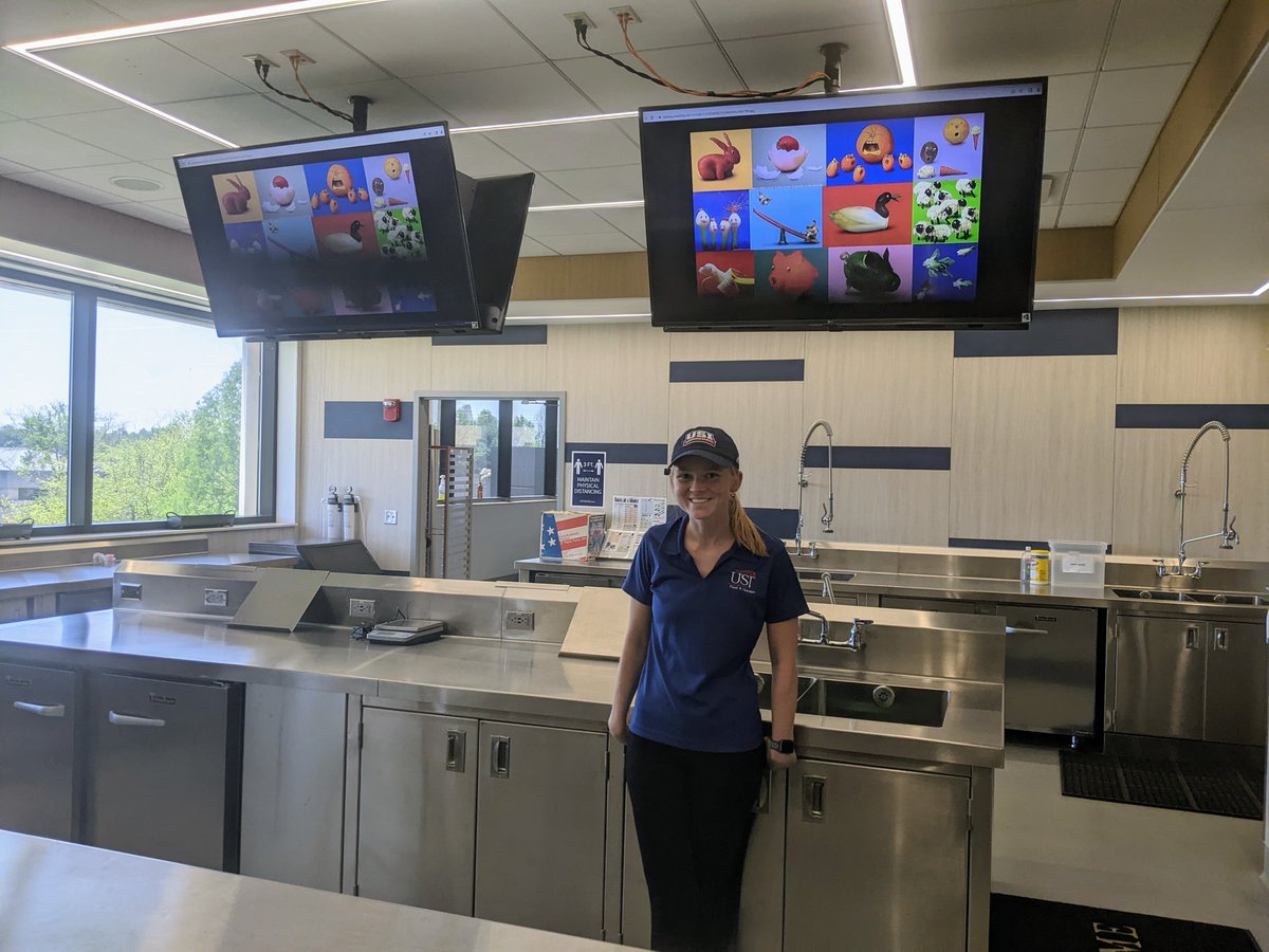 USI_CNHP's tweet photo. The Food and Nutrition Department hosted over 40 first graders from @evsc1  on campus. Senior dietetic major and @usiathletics golfer Kelci Katterhenry led the students on a tour of the teaching kitchen and taught them about healthy eating and how to "Eat the Rainbow." https://t.co/NWX5Axgl1I