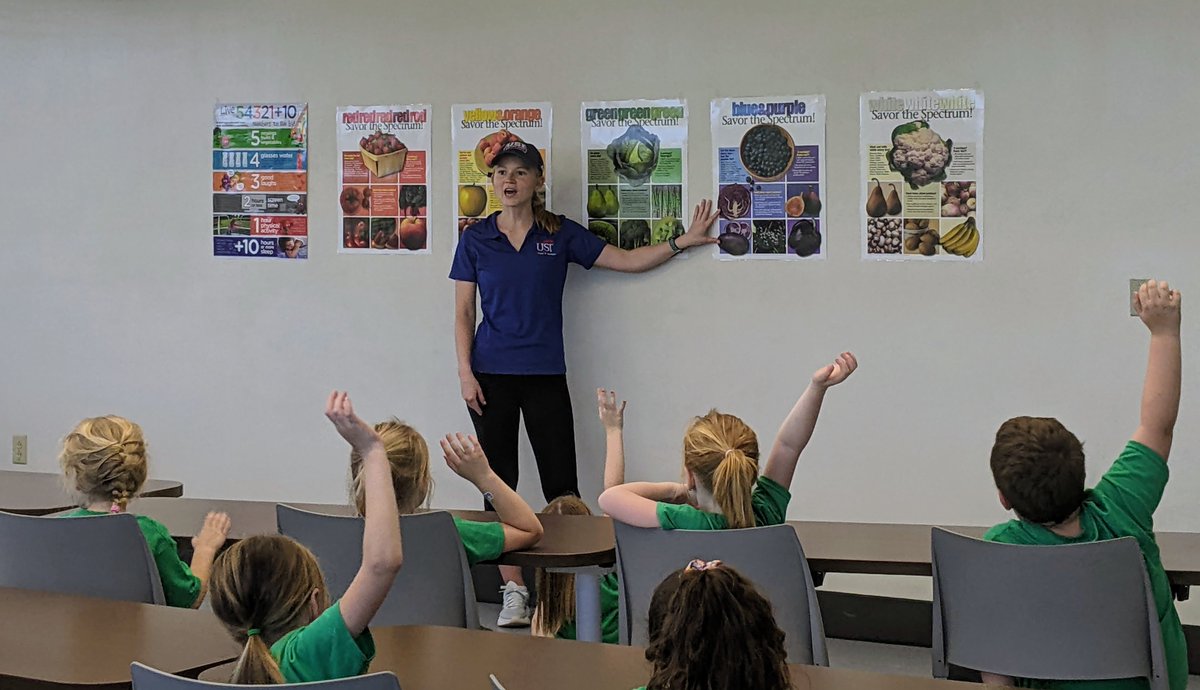 USI_CNHP's tweet photo. The Food and Nutrition Department hosted over 40 first graders from @evsc1  on campus. Senior dietetic major and @usiathletics golfer Kelci Katterhenry led the students on a tour of the teaching kitchen and taught them about healthy eating and how to "Eat the Rainbow." https://t.co/NWX5Axgl1I