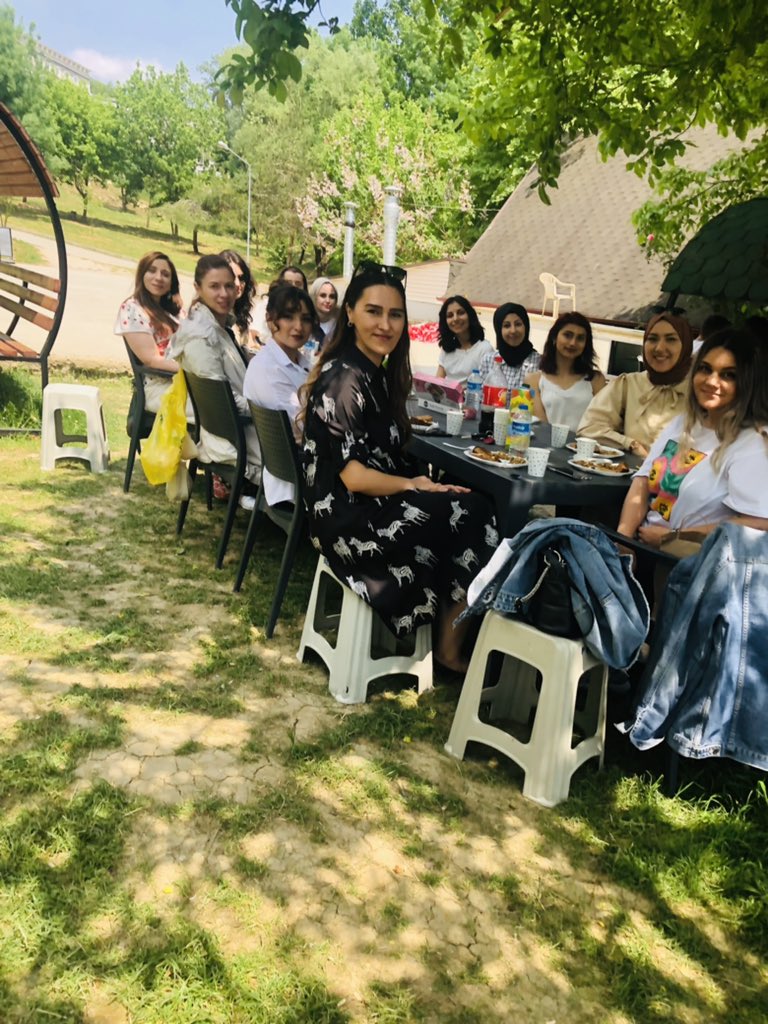 Pınar hocamızın eşliğinde, Sevim hocamızın yokluğunu derinden hissederek; yüksek lisans ders dönemimin son derslerinin bahar modu böyle🌸<a href="/SauSociology/">SAÜ Sosyoloji Bölümü</a>