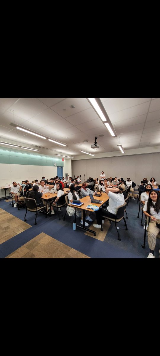 LMSMrZunigaLIA's tweet photo. The virtual @D33Leman @latinosinacti0n students attended their LIA conference via zoom and it was a great success! #famiLIA #igniteLMS⚡️ #leadersinourcommunity https://t.co/rcyi3CMJr1