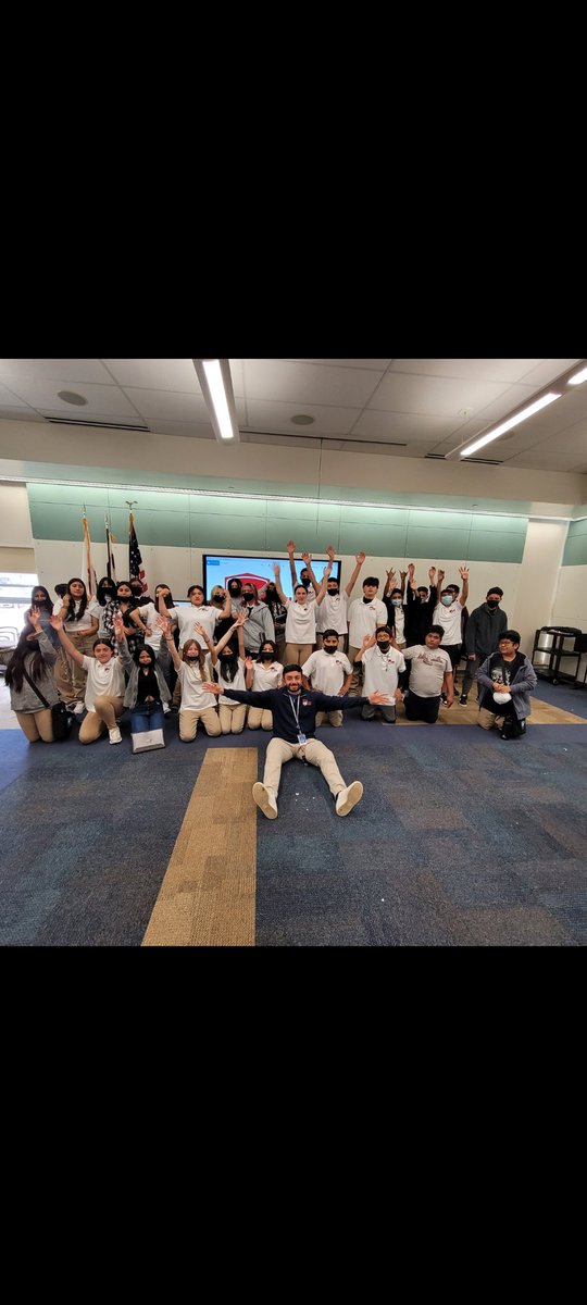 LMSMrZunigaLIA's tweet photo. The virtual @D33Leman @latinosinacti0n students attended their LIA conference via zoom and it was a great success! #famiLIA #igniteLMS⚡️ #leadersinourcommunity https://t.co/rcyi3CMJr1