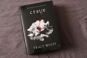 SapisBlog's tweet photo. Crave (Tracy Wolf) (dtv) - https://t.co/zKBy0wCalB #dtv #lesenistschön #lesen #Buchblog #Buchblogger #books4life #Buch #lesenmachtglücklich #Bücherliebe #büchersucht #booknerd #Leseratte #TracyWolff https://t.co/g3WTe9EB8O