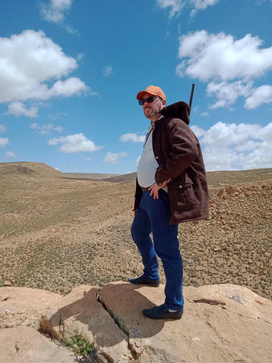 JonSamoil's tweet photo. In the vast desert and among the mountains, hunting is more difficult, but we can bear all obstacles with friends https://t.co/9XB1O0ncOq