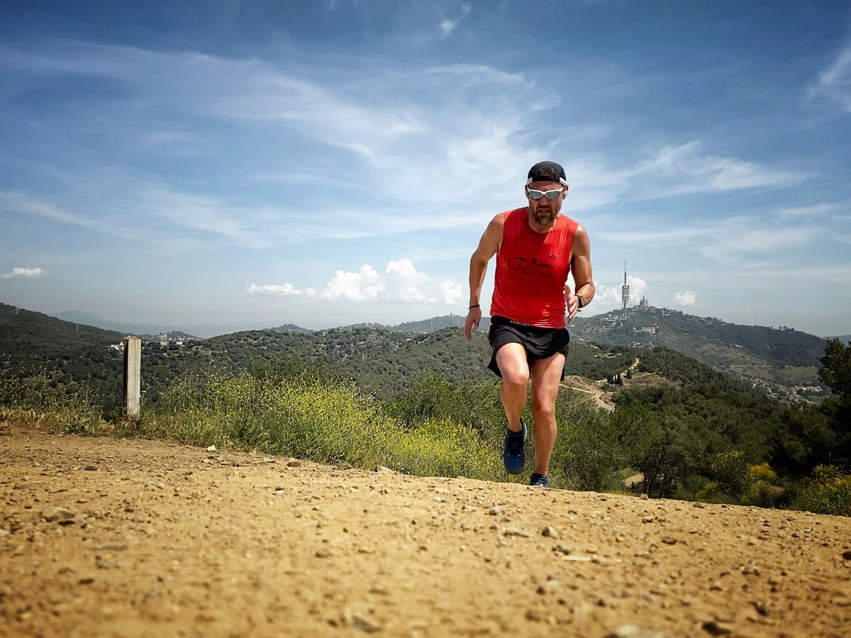 Carlosmodo's tweet photo. CALOR, mucho calor 🔥🥵.
Algun@s me preguntan porque corro 🏃🏻‍♂️con este calor….; correr es algo inherente en mi, con frío, calor, lluvia, viento…si vas bien protegido y equipado, el tiempo no es impedimento 👊🏻.

@uglowspain 
@uglowsport 
@espaienergy https://t.co/IB5Oun4dN2