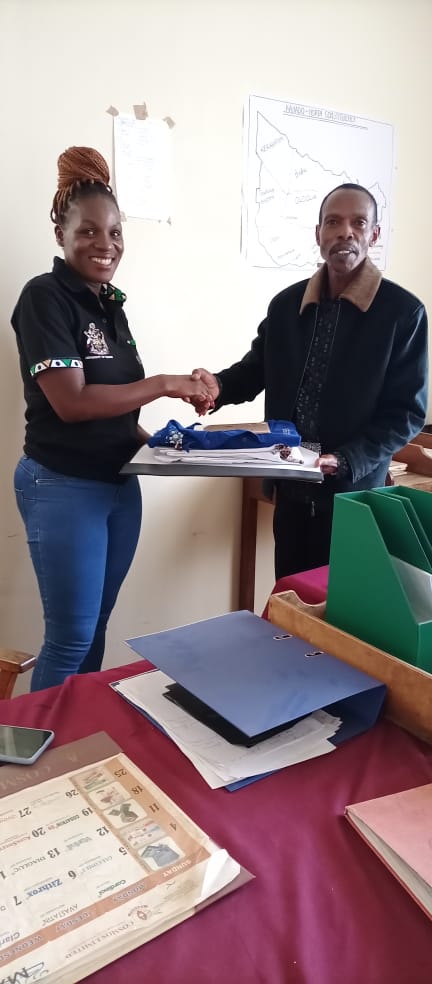 Cosmos_Vet's tweet photo. We also met with Dr Koech who is the sub county  Veterinary  Officer of Kajiado North and West where we discussed on collaborations that can better the lives of the maasai community  . https://t.co/FBIaKUkmLY