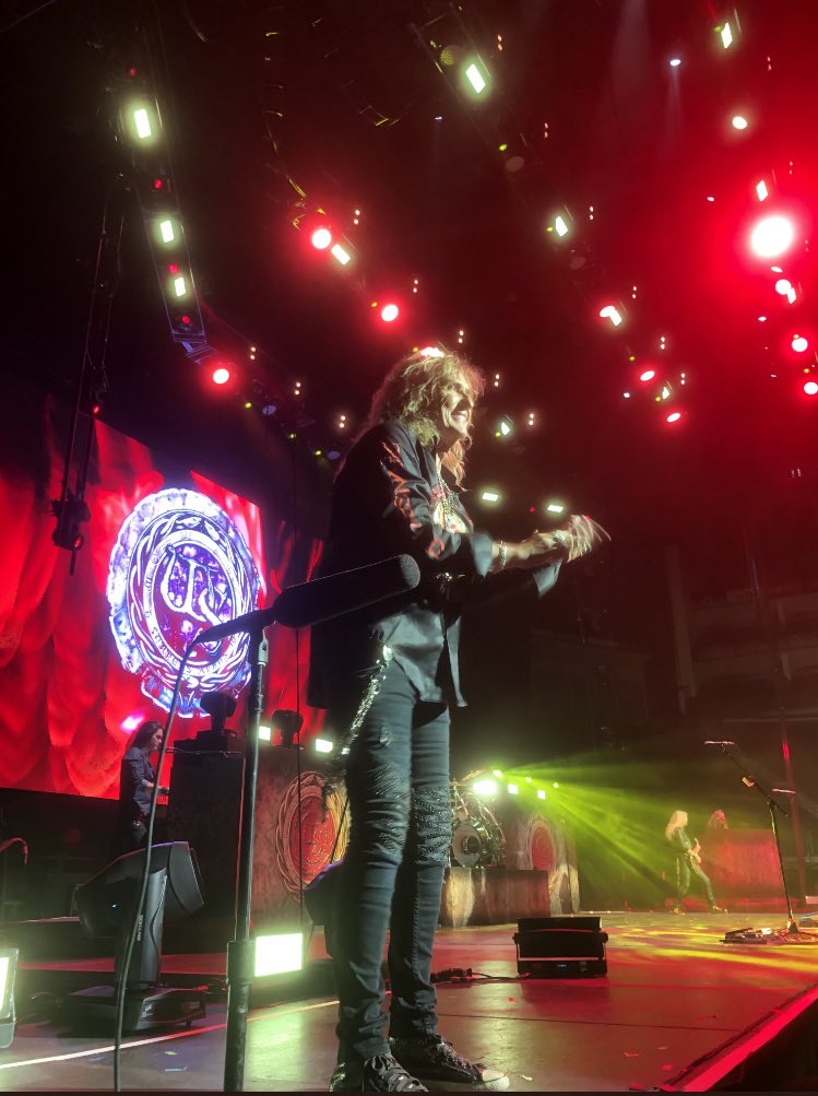 WSnakewoman's tweet photo. Get ready for Whitesnake Manchester, UK, they will be rockinโ the roof off the @AOArena tonight! #MakeSomeF@ckinNoise! #TheFarewellTour ๐ธ๐ฅ๐ธ๐๐๐ค@davidcoverdale @Whitesnake @joelhoekstra13 (photos: credit to owners) https://t.co/iVMduYbRKo