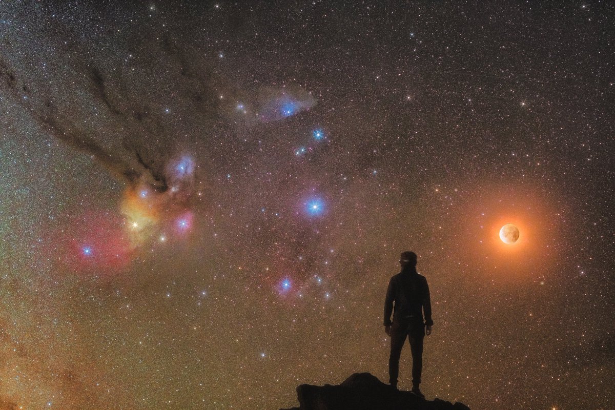Pablotr_12's tweet photo. Imagen sacada en los últimos momentos de la totalidad del eclipse de hace un par de días, donde podemos ver la luna eclipsada cerca de la parte superior de la constelación de Escorpio, una de las zonas más bonitas y coloridas del cielo nocturno. https://t.co/shol3YFJ2Q
