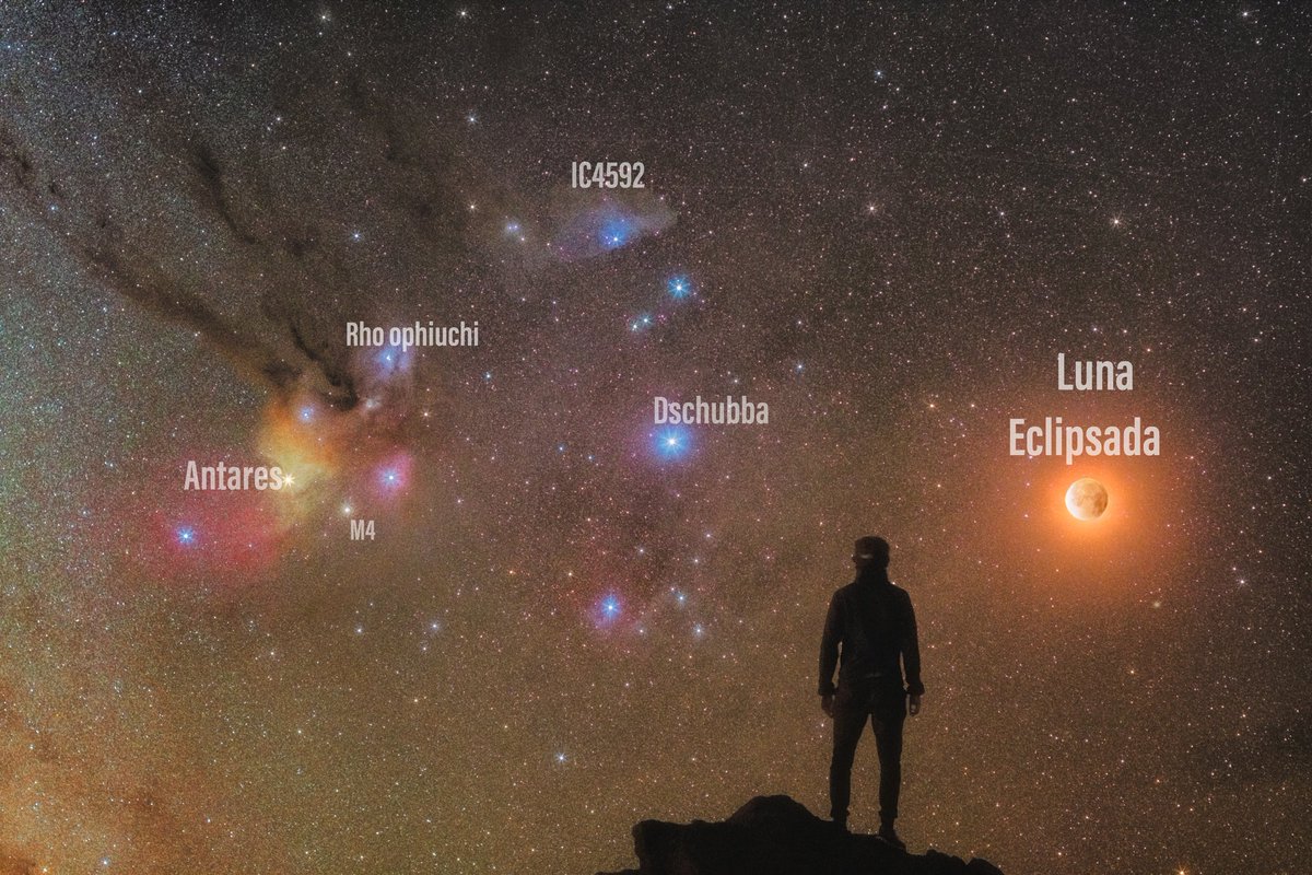 Imagen sacada en los últimos momentos de la totalidad del eclipse de hace un par de días, donde podemos ver la luna eclipsada cerca de la parte superior de la constelación de Escorpio, una de las zonas más bonitas y coloridas del cielo nocturno.