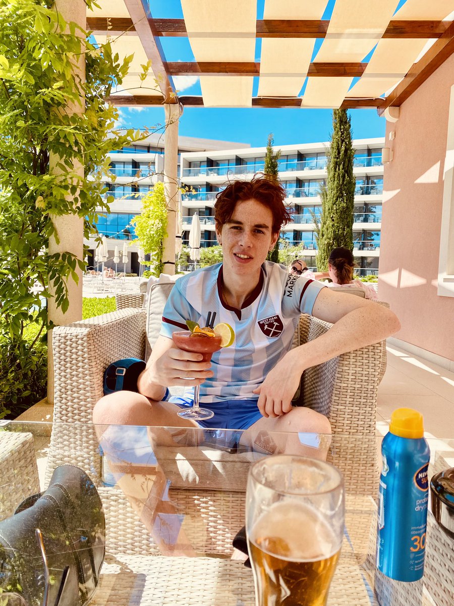 Should be San Miguel’s in Seville, instead it’s Daiquiris in Dubrovnik. Every cloud has a claret and blue lining…⚒ #COYI #UEL