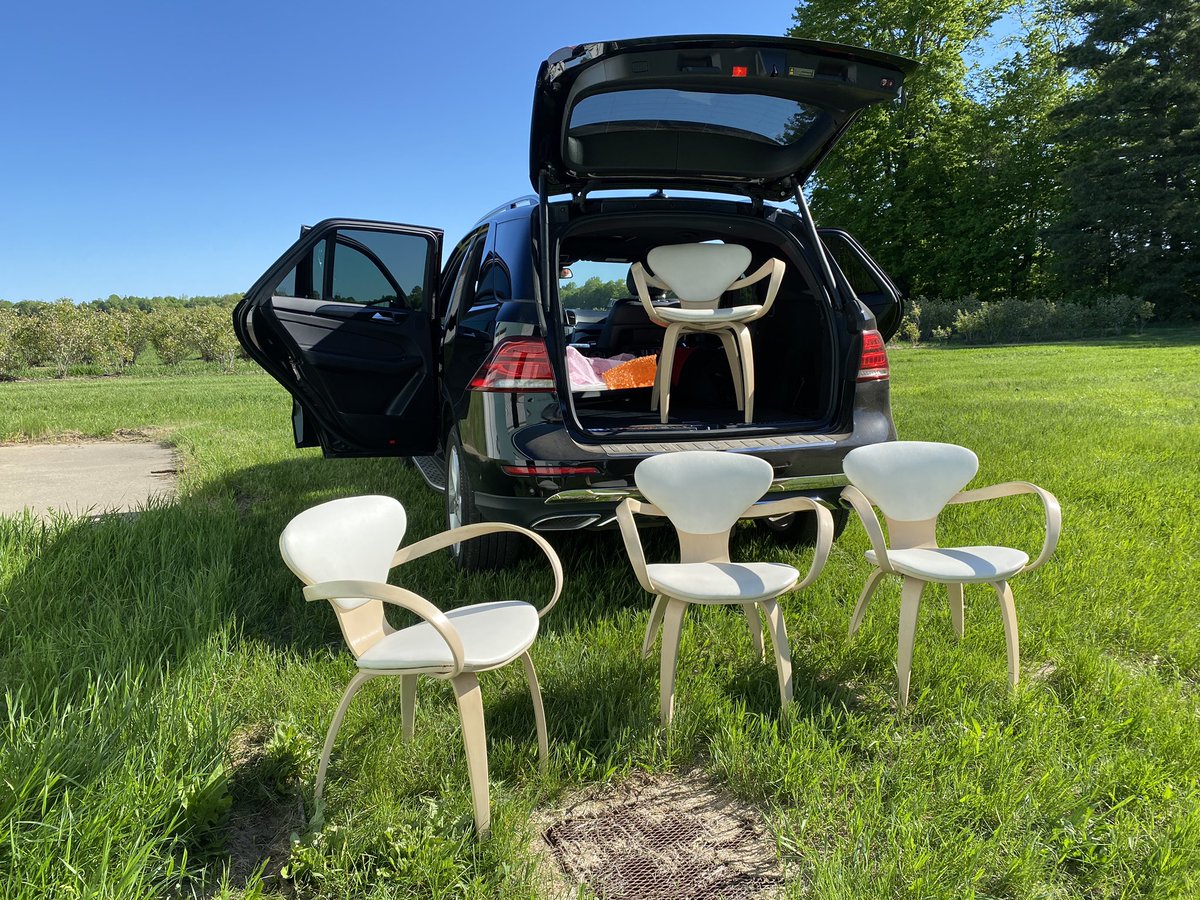 modlifehome's tweet photo. Just listed this set of vintage Pretzel chairs by Plycraft at Modlife Home #plycraft #midcenturymodern https://t.co/Wc4Cyd1Cnl