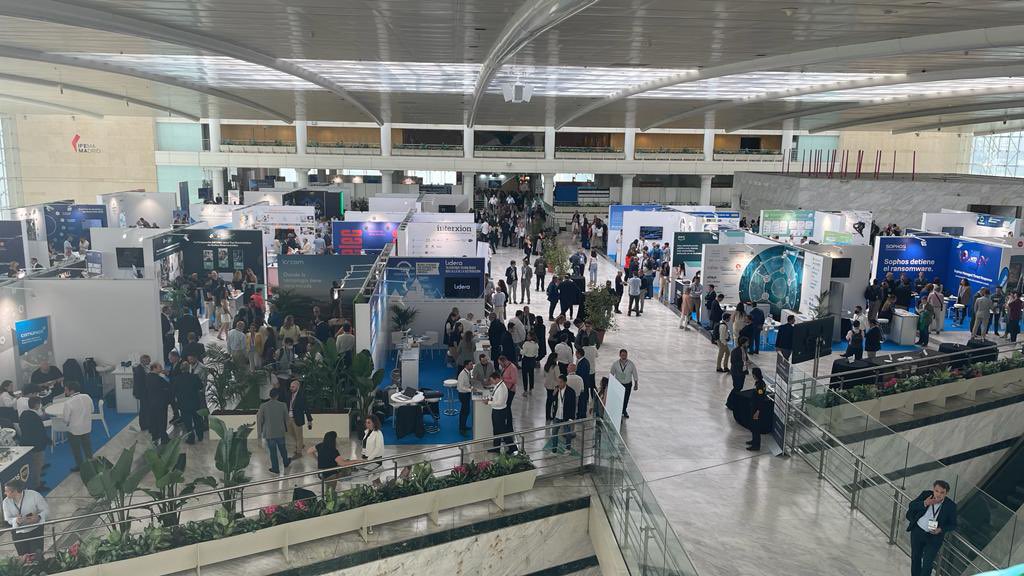 Wifidom's tweet photo. Espectacular acogida en #Aslan2022 Asociación @aslan 👉🏻 Desde Wifidom te esperamos para hacer digital cada trocito de nuestro #stand56 👇👇
¿Aún no estás citado? Da igual y vente, te acogemos.
#wifi #SEGURIDAD #CIBERSEGURIDAD #WIRELESS #comunicaciones https://t.co/I5LM4Grcwn