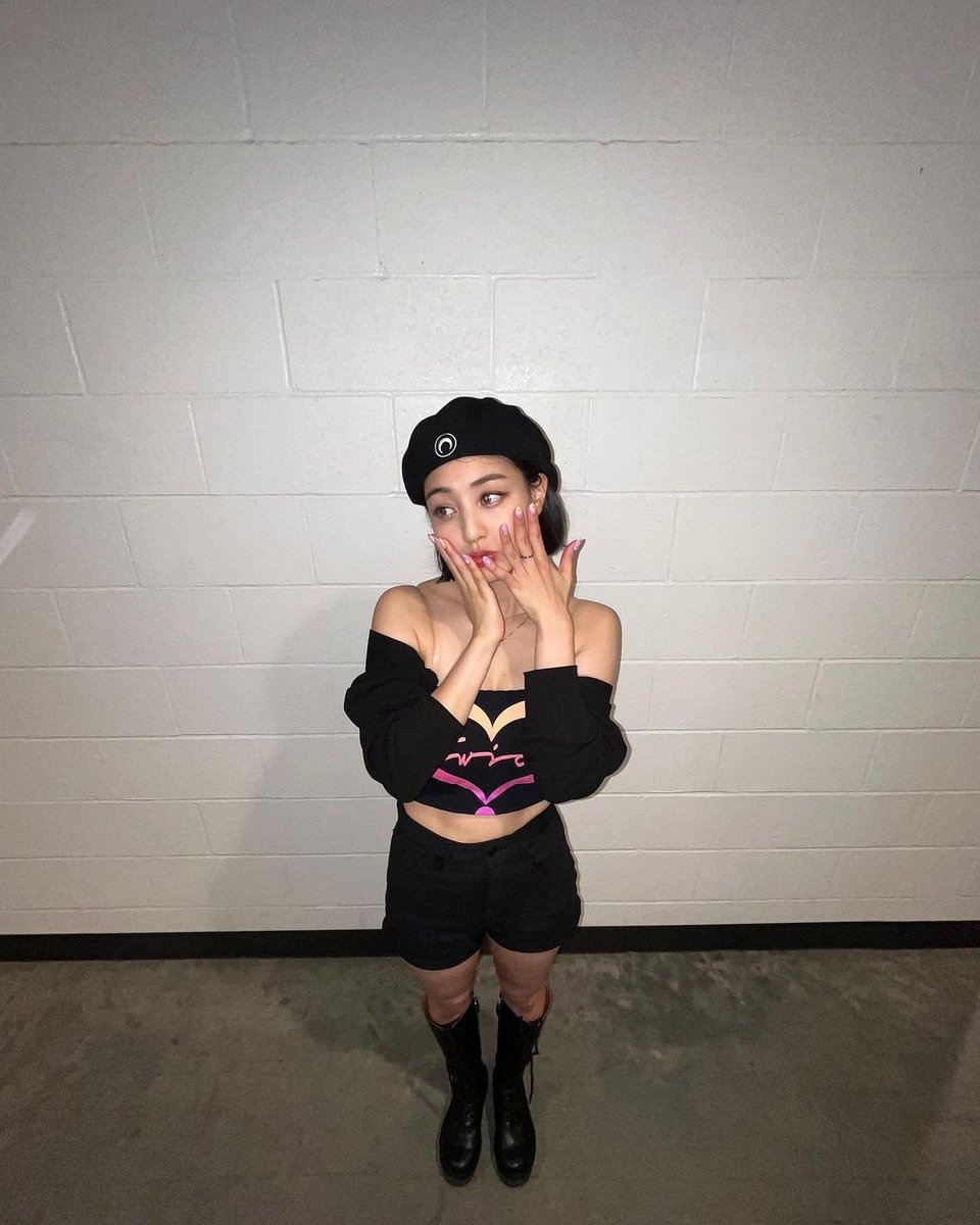 tdo0ng's tweet photo. 051822 _zyozyo IG Update!! 🦄📸 1/2

“The concert is off 🦋”

#지효 #트와이스 #JIHYO https://t.co/icEsMJzDFM