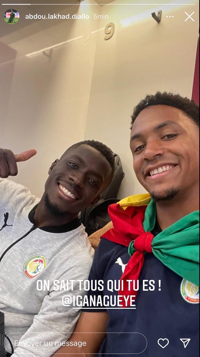 إسماعيل سار وشيخو كوياتي وخالديو كوليبالي وعبدو ديالو يقومون بدعم زميلهم إدريسا غانا غيي