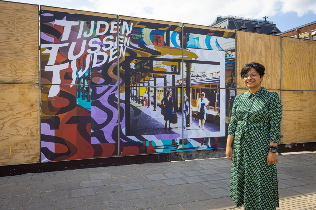ProRail's tweet photo. Er hangt nieuwe kunst op station Groningen.  Drie studenten van de Kunstacademie Minerva maakten met behulp van oude foto’s een nieuw design. Lees meer 👉 https://t.co/7gnhzdujmk https://t.co/cws0ONWbUe