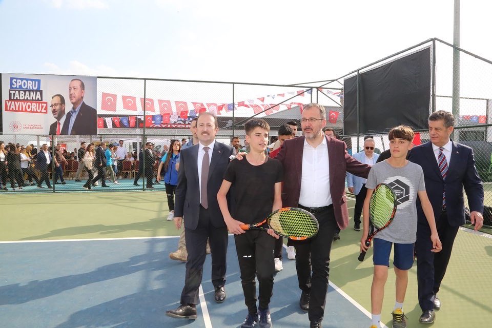 ahpehlivan53's tweet photo. Gençlik ve Spor Bakanımız Sayın Dr.Mehmet Muharrem Kasapoğlu’nun teşrifleriyle; 9 farklı ülkeden 81 sporcunun katıldığı, #Şırnak #CudiCup Uluslararası Tenis Turnuvası ve Gençlik Festivalinin resmi açılış törenini gerçekleştirdik. https://t.co/u8bsIEh0yy