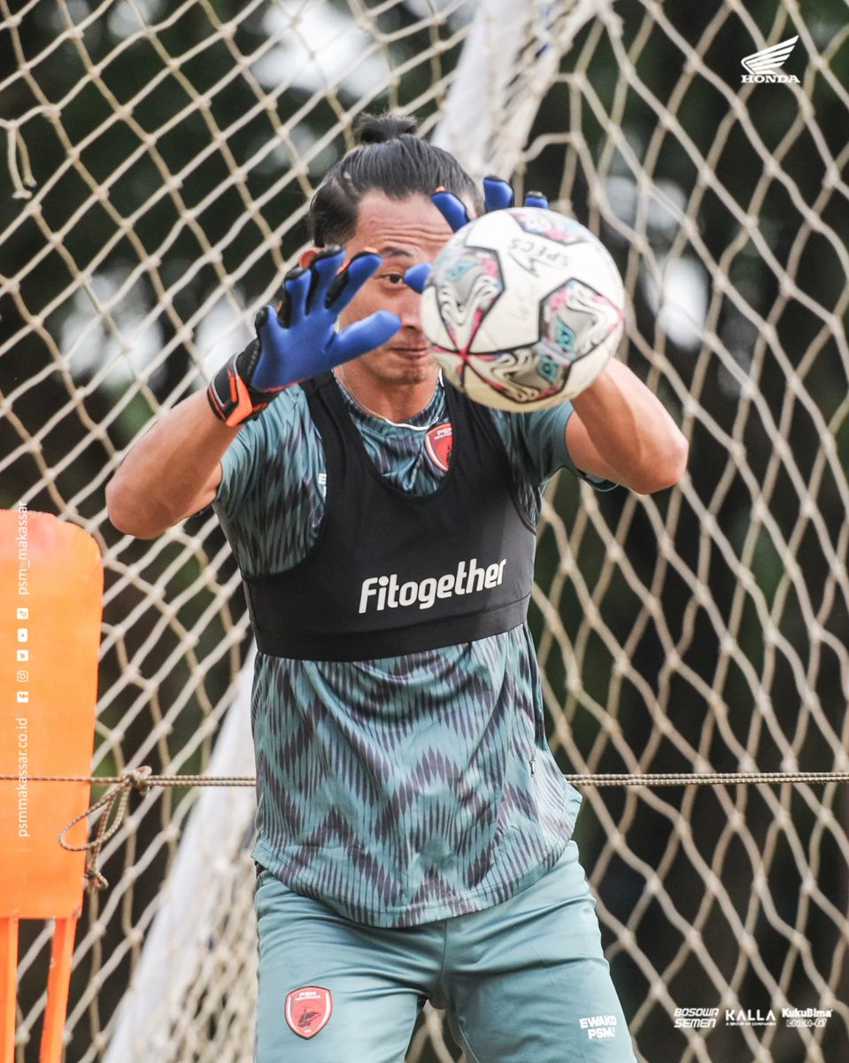 PSM_Makassar's tweet photo. Rivky Mokodompit happy comeback 🧤⚽❤️

#EwakoPSM https://t.co/ZofFAOwXfX