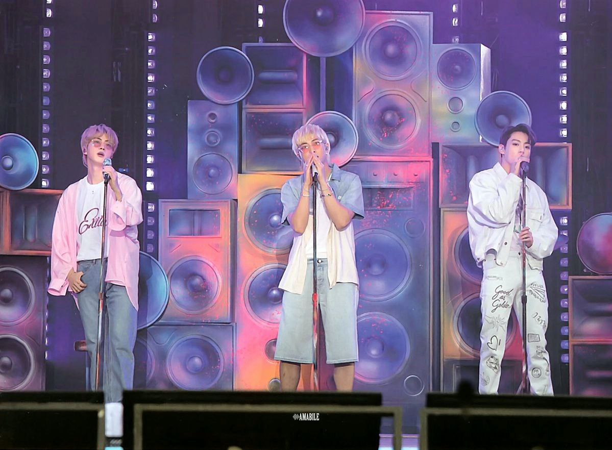 BTS_Family_ua's tweet photo. DVD Muster Sowoozoo 2021
#btsnews #bts_ukraine #army #bts #ARMYS #PROOF #BTS #Ukraine #armyukraine https://t.co/2iAEE3khc1