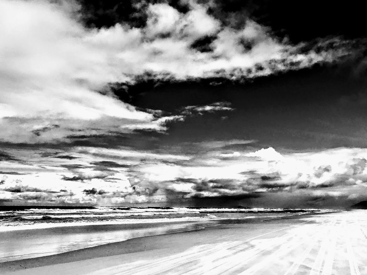 oceanairnft's tweet photo. Finally uploaded my #OceanAir exhibition. Follow for a chance to win one of my 50 images #NFTcollection #NFTCommunity #NFTCommunities #NFTArtist #Cryptoartist #DigitalArtist #NFTDrop #NFTDrop https://t.co/vpzBZcoDOh https://t.co/a4216nVQZM