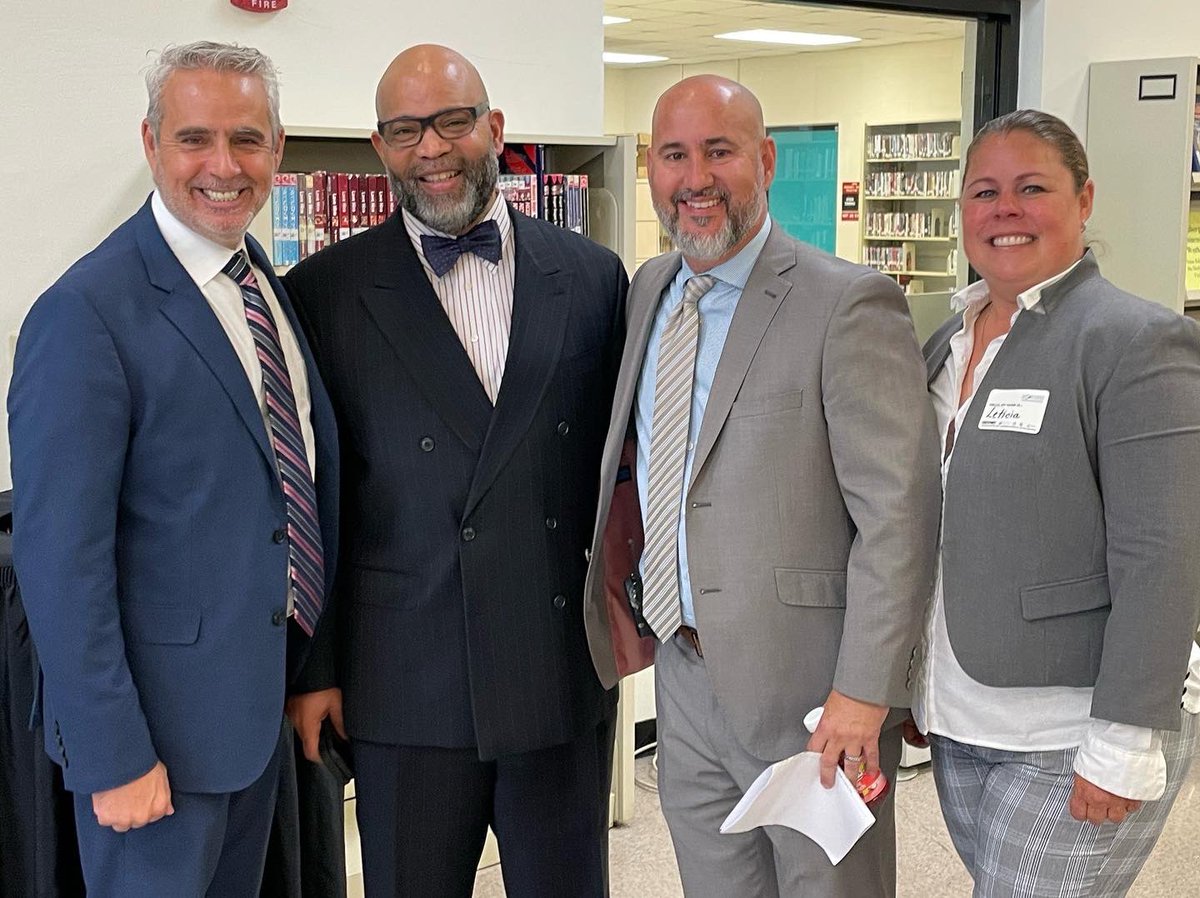 MLECJaguars's tweet photo. Pleased to welcome industry partners at the Transportation Apprenticeship Accelerator.
#ApprenticeshipAccelerators #ApprenticeFL #CDL
#TruckYeah #freightmovesflorida
@mlectech @ctemiami @fastport @educationfl @careersourcesfl @apprenticefl @mdcps @suptdotres @MDCPSTechCollgs https://t.co/Q5AwQC339s