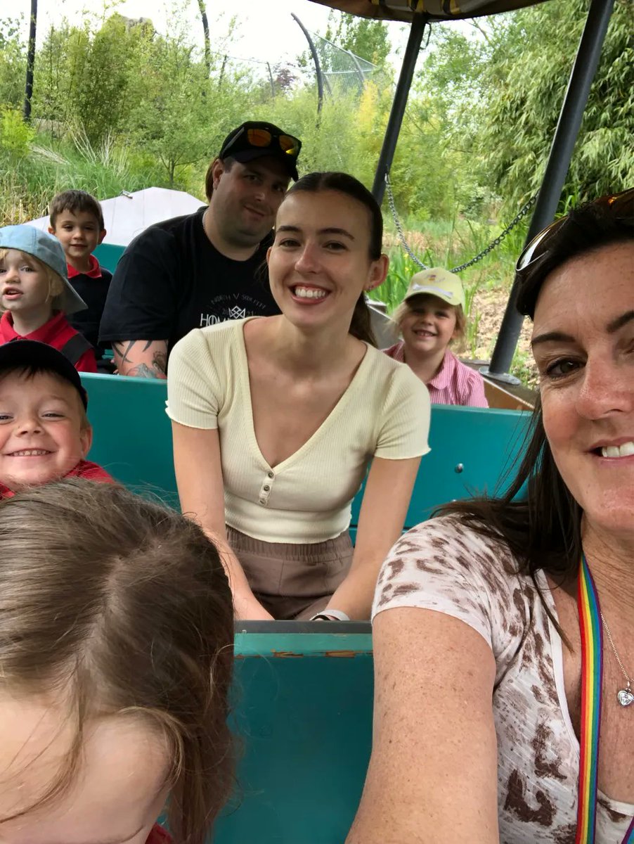cdarwincps's tweet photo. Having fun in the sun at Chester Zoo #chesterzoo #receptiontrip https://t.co/Et6wPBpmoF